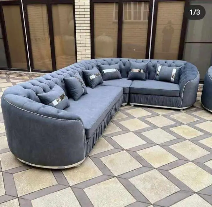 Curved lounge sectional
