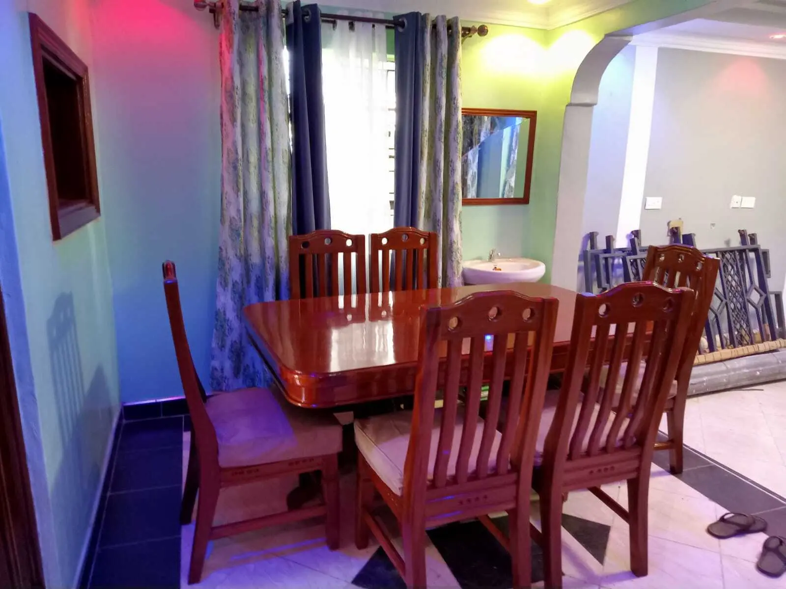 Six-seater dining set