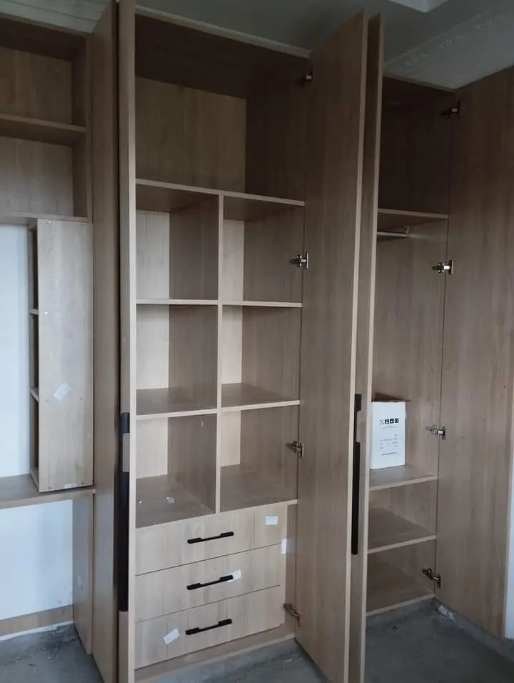 Full-height fitted wardrobe